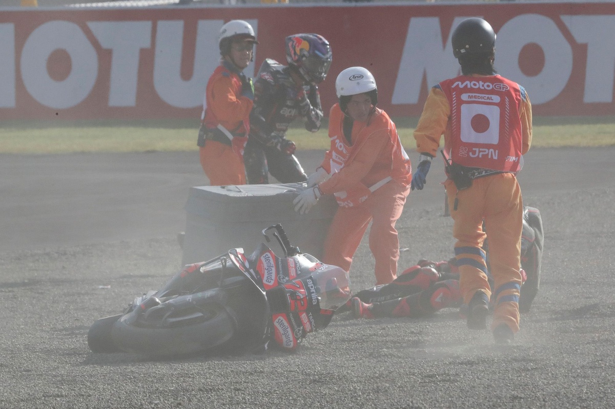 VÍDEO: Martín cai na sprint do Japão e fratura clavícula; espanhol será submetido a cirurgia