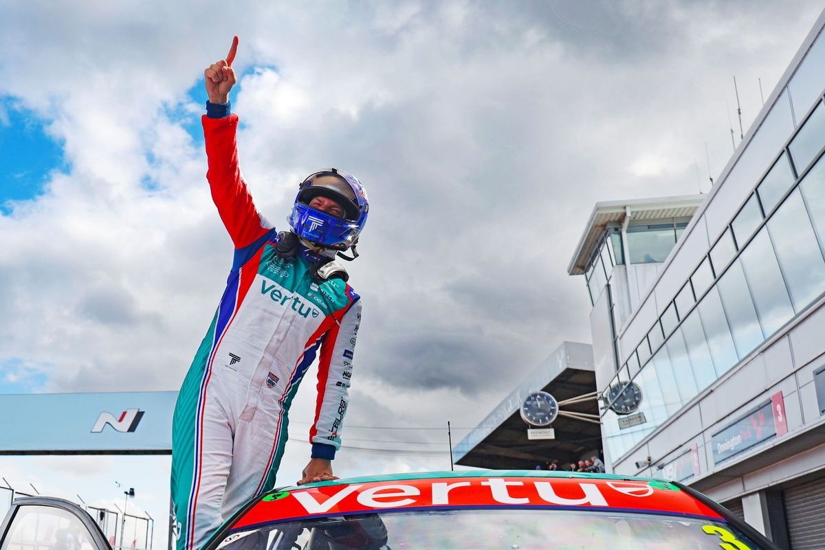 BTCC Donington Park: Chilton heads Ingram in Hyundai 1-2