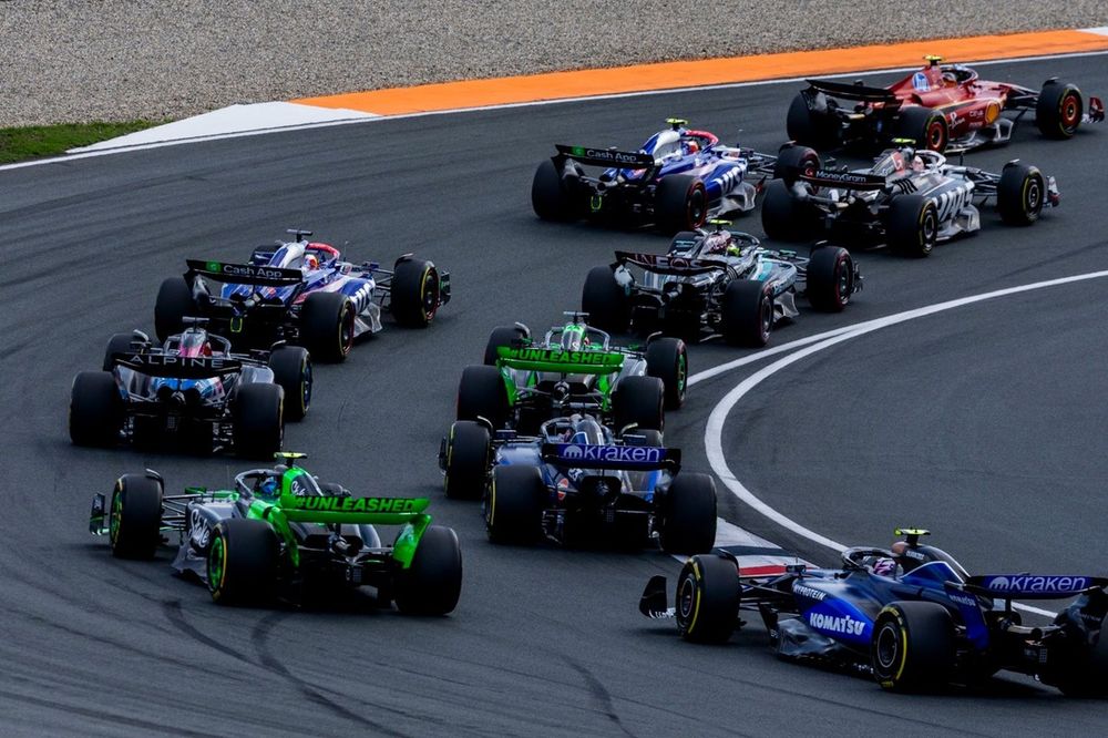 Guanyu Zhou, Stake F1 Team KICK Sauber C44, Alex Albon, Williams FW46, Valtteri Bottas, Stake F1 Team KICK Sauber C44, Esteban Ocon, Alpine A524 