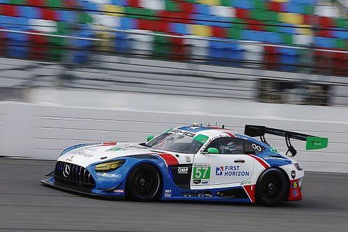 Teamgenoot van Indy Dontje breekt rug bij zware crash in Daytona
