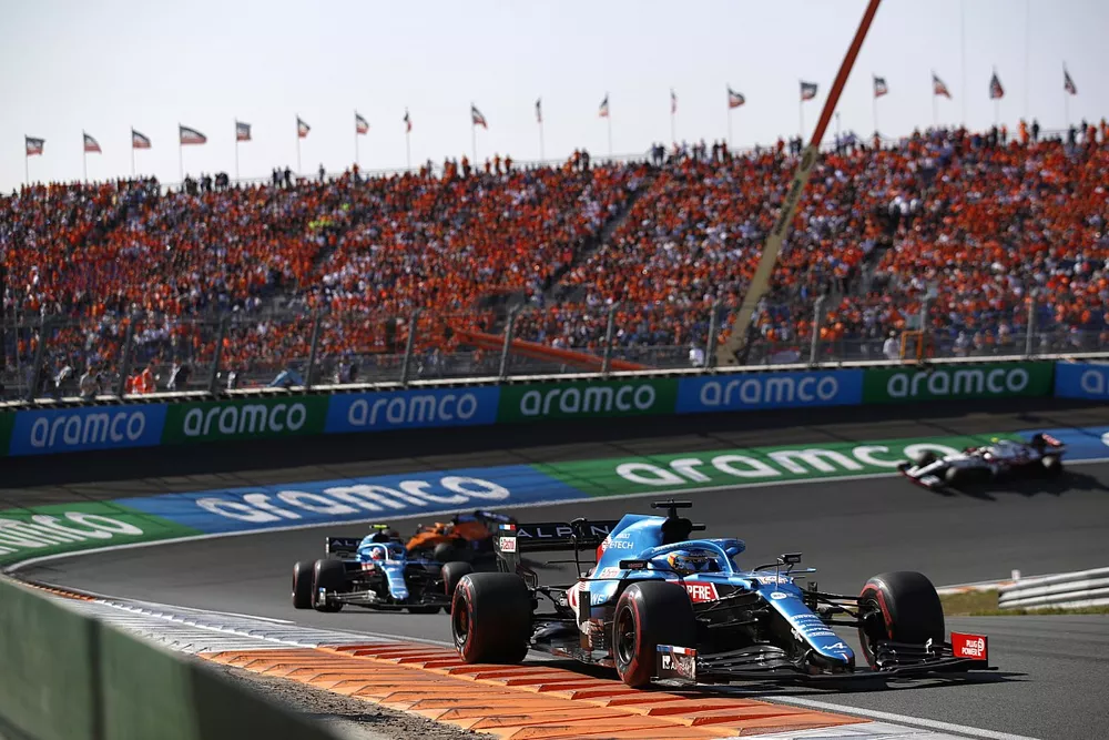 Fernando Alonso, Alpine A521, Esteban Ocon, Alpine A521, and Daniel Ricciardo, McLaren MCL35M