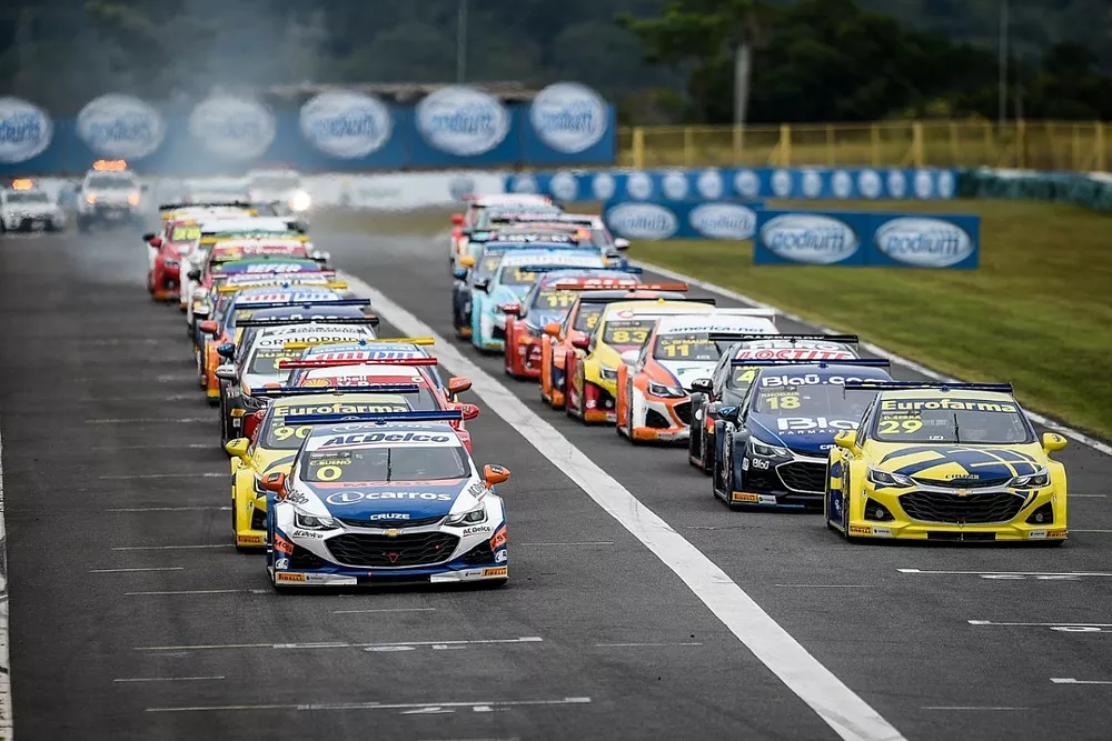 Largada da corrida 2 em Goi&acirc;nia