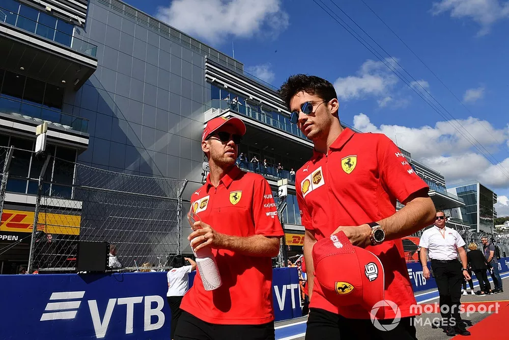 Sebastian Vettel, Ferrari, e Charles Leclerc, Ferrari, alla parata dei piloti