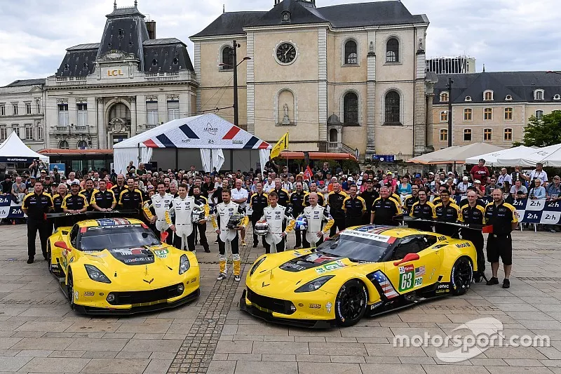 #63 Corvette Racing Chevrolet Corvette C7.R: Jan Magnussen, Antonio Garcia, Mike Rockenfeller; #64 Corvette Racing Chevrolet Corvette C7.R: Oliver Gavin, Tommy Milner, Marcel F&auml;ssler