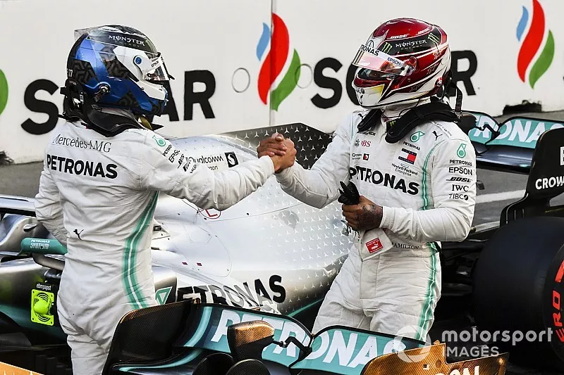 Le poleman Valtteri Bottas, et son &eacute;quipier Lewis Hamilton, Mercedes AMG F1