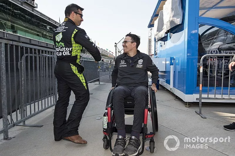 Oriol Servia, Arrow Schmidt Peterson Motorsports Honda greets Robert Wickens