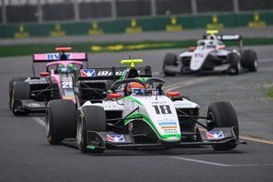 Mokry początek weekendu na Silverstone