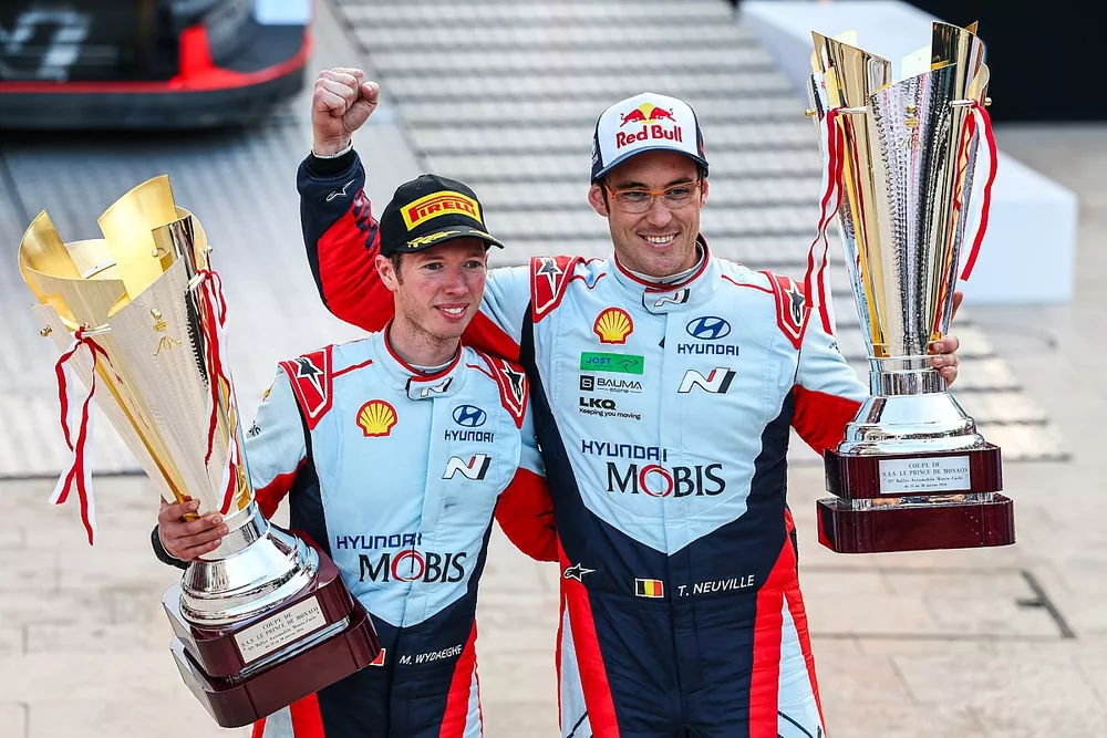 Podium: Winner Thierry Neuville, Martijn Wydaeghe, Hyundai World Rally Team Hyundai i20 N Rally1