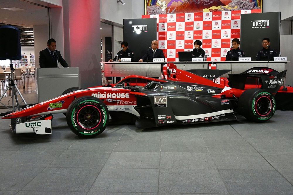 トリシューラフォーミュラ専用 注目の女性ドライバーJujuのスーパーフォーミュラ車両カラーリングが