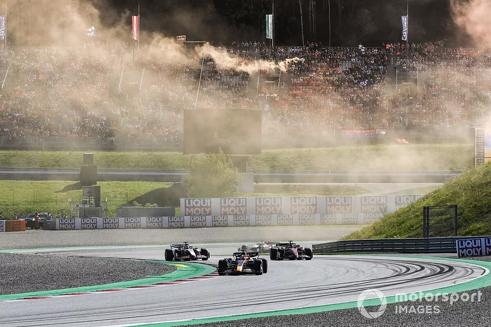 Max Verstappen, Red Bull Racing RB18, Charles Leclerc, Ferrari F1-75, Kevin Magnussen, Haas VF-22