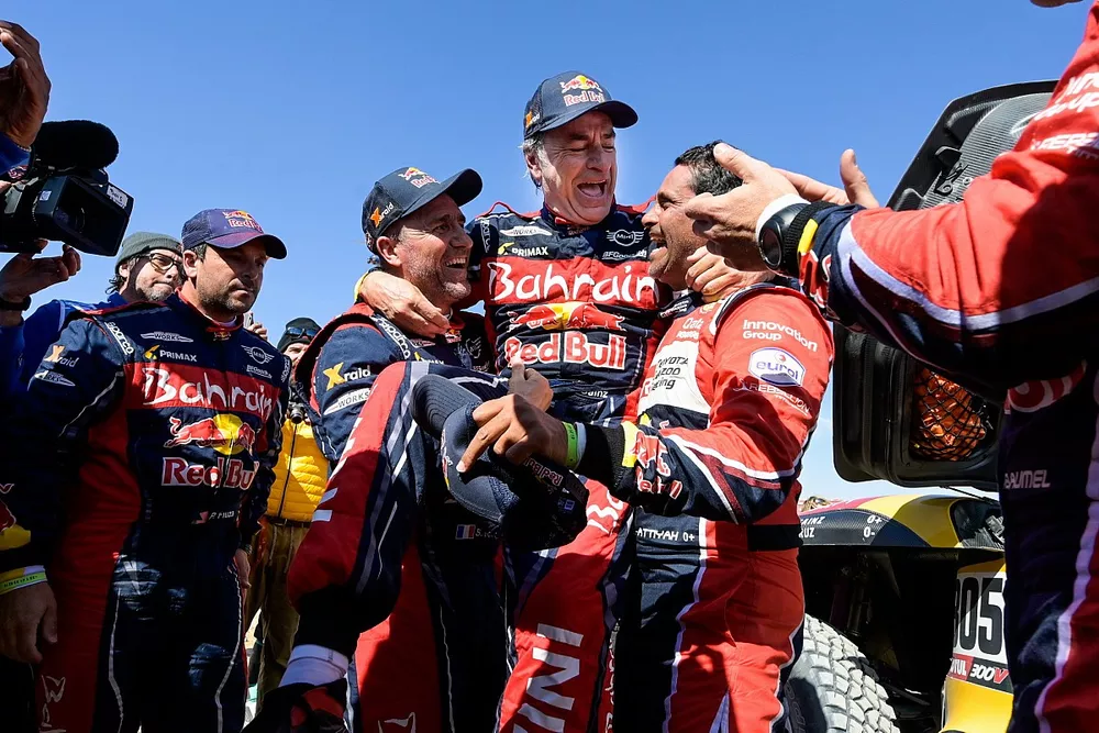 Ganador#305 JCW X-Raid Team: Carlos Sainz, #302 JCW X-Raid Team: Stephane Peterhansel, #300 Toyota Gazoo Racing: Nasser Al-Attiyah