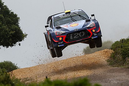 Sardegna, PS2: Mikkelsen vola in testa, lotta serrata per il podio