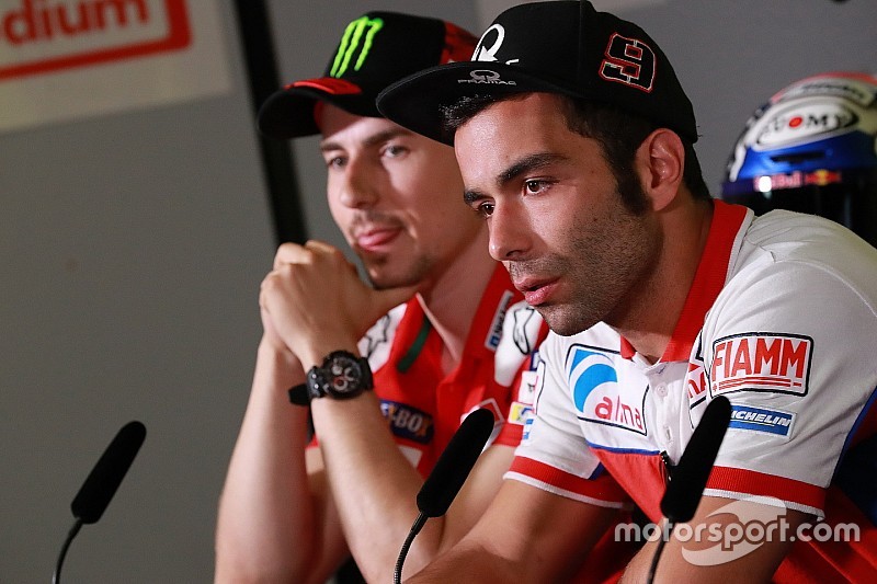 Petrucci vs. Lorenzo: Schuldzuweisungen nach Beinahe-Unfall