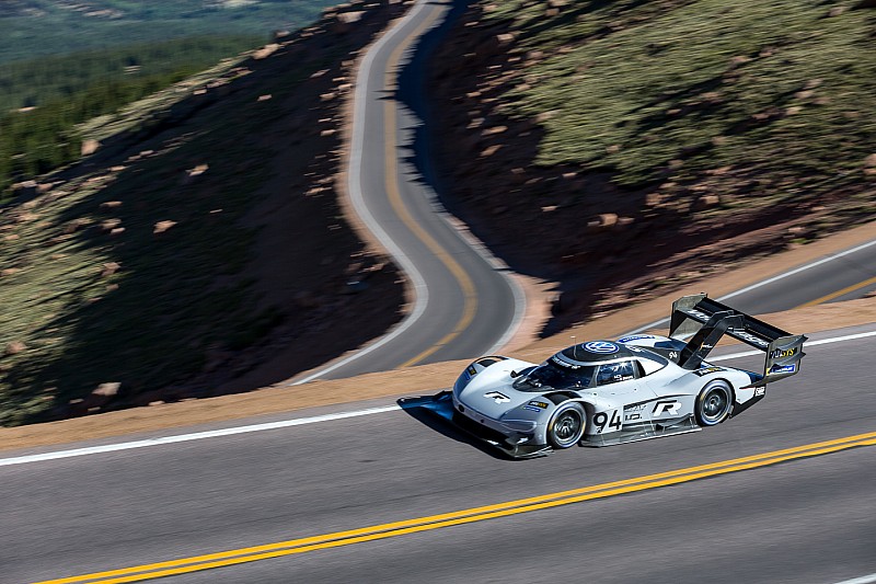 Fotogallery: le immagini più spettacolari della Pikes Peak 2018 vinta dalla Volkswagen I.D. R di Dumas