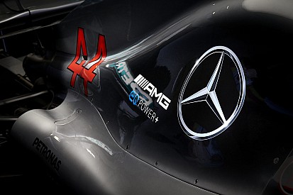 Mercedes провела первый запуск мотора на новой машине Ф1