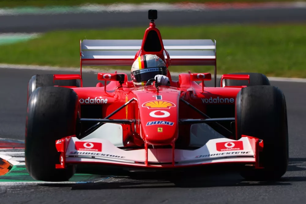 Sebastian Vettel en Monza con la Ferrari F2002