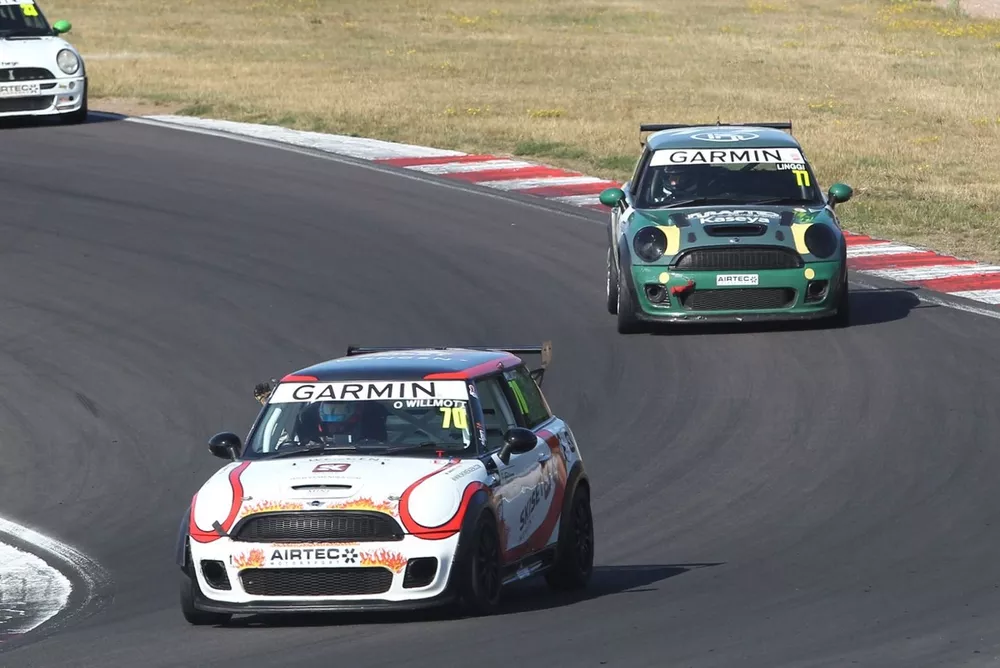 MINI 70 oli willmott 77 adrian linggi 001