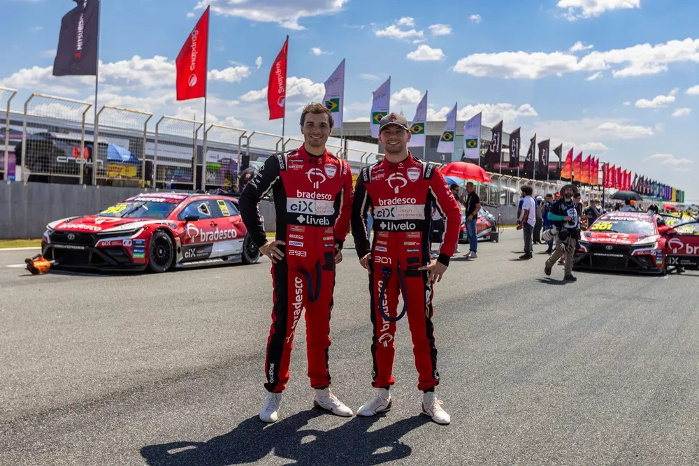 Leo Reis e Rafa Reis na primeira fila do grid em Curvelo