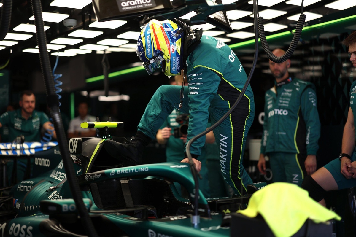 Alonso resume la crisis de Aston F1: "Piezas que cambiamos son las que se rompieron"