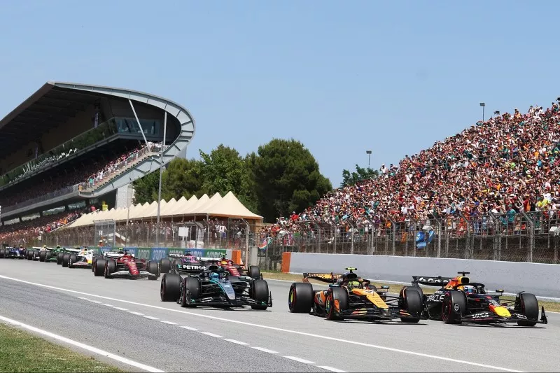 Lewis Hamilton, Mercedes F1 W14, Max Verstappen, Red Bull Racing RB19, Fernando Alonso, Aston Martin AMR23