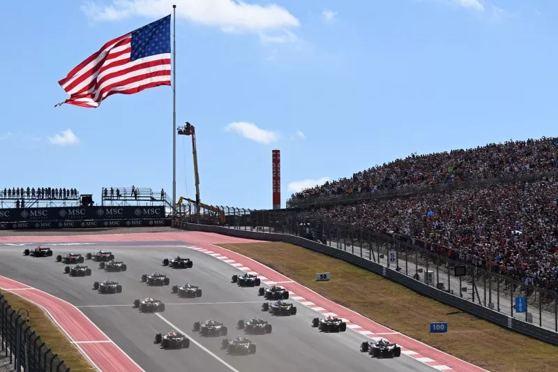 Lewis Hamilton, Mercedes F1 W14, Max Verstappen, Red Bull Racing RB19, Fernando Alonso, Aston Martin AMR23
