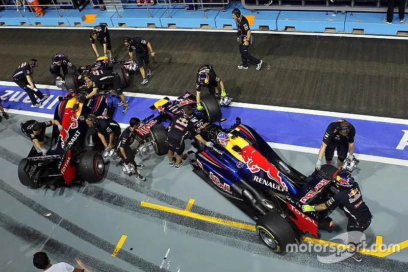 Sebastian Vettel, Red Bull Racing ve Mark Webber, Red Bull Racing pushed back pit stop
