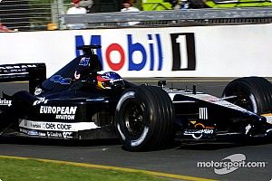 As&iacute; fue el debut de Alonso en F1 en 2001: ca&oacute;tico