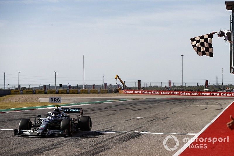 Valtteri Bottas, Mercedes AMG W10, take the chequered flag at the finish