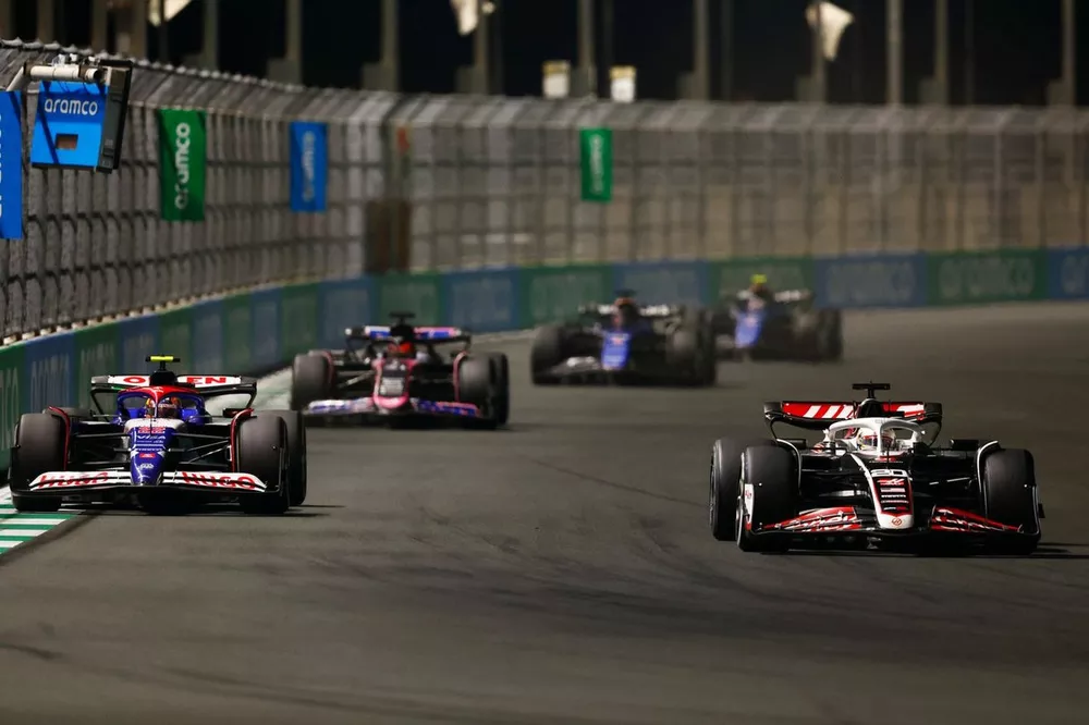 Kevin Magnussen, Haas VF-24, Yuki Tsunoda, RB F1 Team VCARB 01, Esteban Ocon, Alpine A524