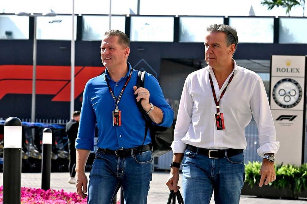 Jos Verstappen y Raymond Vermuelen, manager de Max Verstappen, Red Bull Racing 