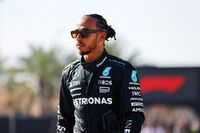 Hamilton zdradził kulisy rozm&oacute;w z Ferrari