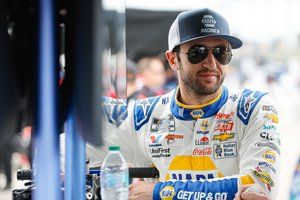 La lluvia afecta a NASCAR Cup en New Hampshire y Elliott toma la pole