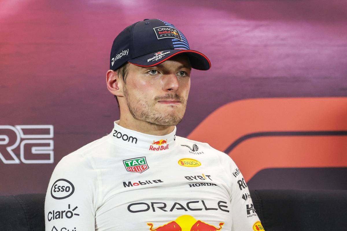 https://cdn-3.motorsport.com/images/amp/Y99DKOGY/s6/max-verstappen-red-bull-racing-2.jpg