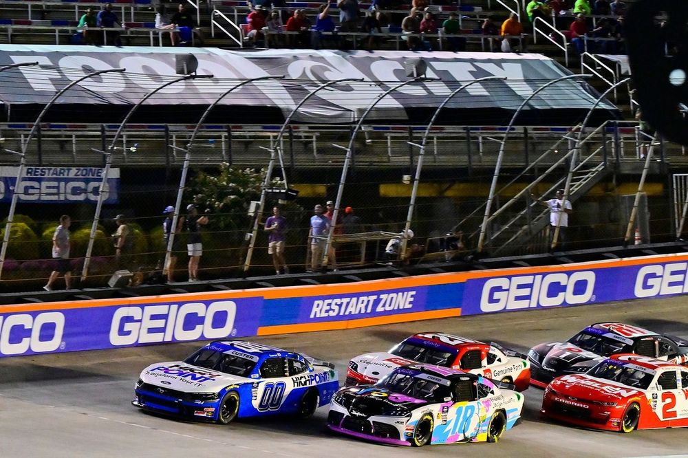 Cole Custer, Stewart-Haas Racing, HighPoint.com Ford Mustang and Sheldon Creed, Joe Gibbs Racing, Friends of Jaclyn Foundation Toyota Supra