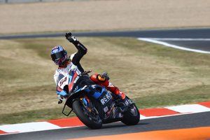 WSBK Most: Toprak domina la Carrera 1 y Bautista minimiza daños