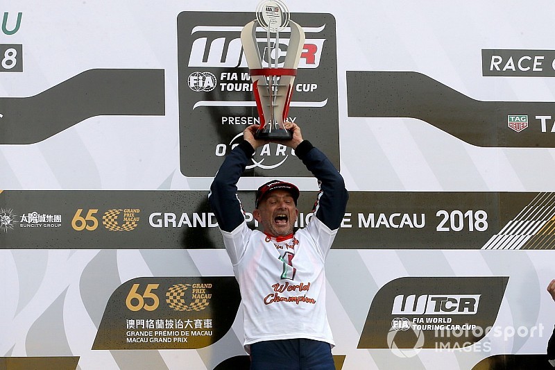 Fotogallery WTCR: a 56 anni Gabriele Tarquini è ancora Campione del Mondo!