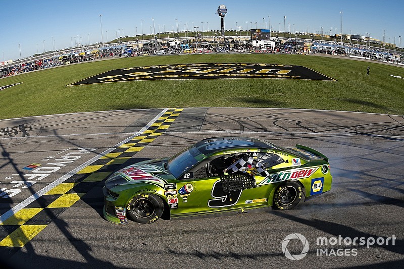 NASCAR Cup Series: Elliott torehkan kemenangan, Larson gugur
