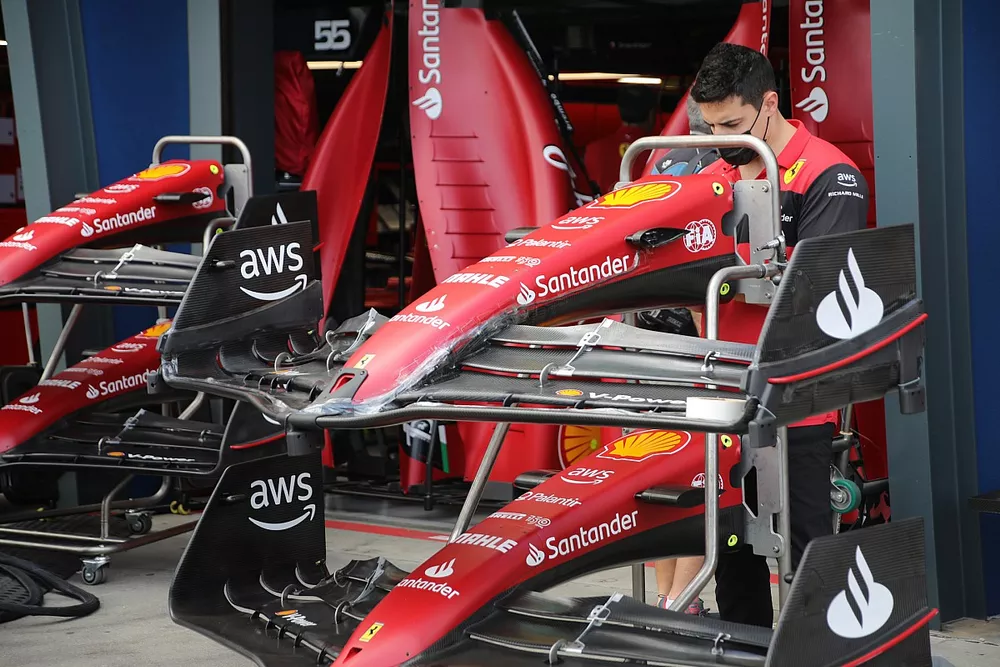Le nez et l'aileron avant de la Ferrari F1-75