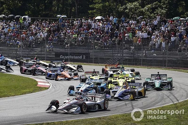 D&eacute;part : Will Power, Team Penske Chevrolet, Alexander Rossi, Andretti Autosport Honda, Josef Newgarden, Team Penske Chevrolet.
