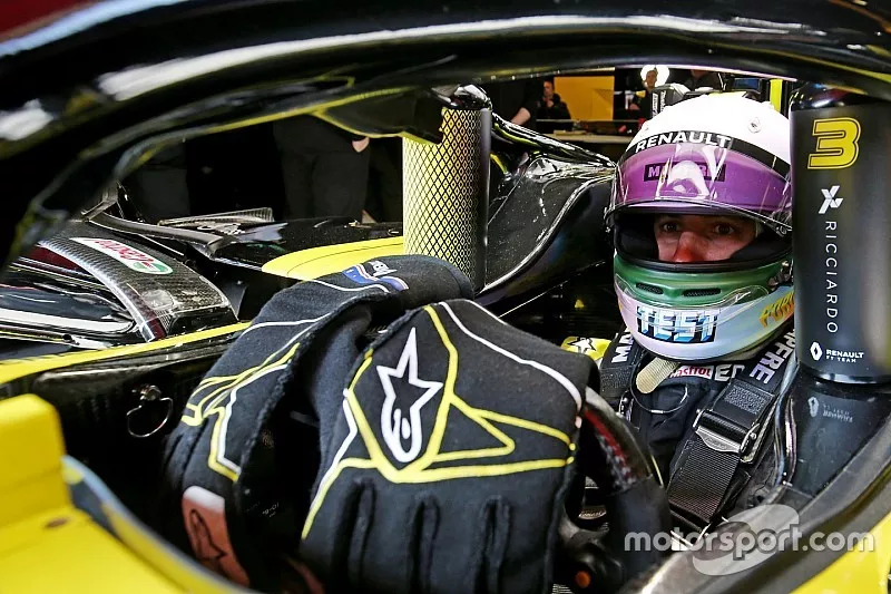 Casque de Daniel Ricciardo, Renault F1 Team, pour les essais hivernaux