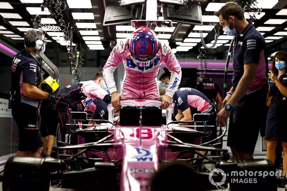 Lance Stroll, Racing Point, s'attache dans son si&egrave;ge
