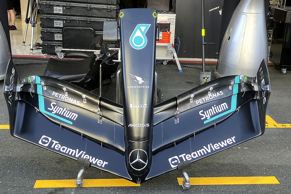 Aler&oacute;n delantero Mercedes W14