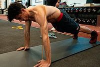 M&aacute;rquez viaja al APC de Red Bull para continuar su preparaci&oacute;n