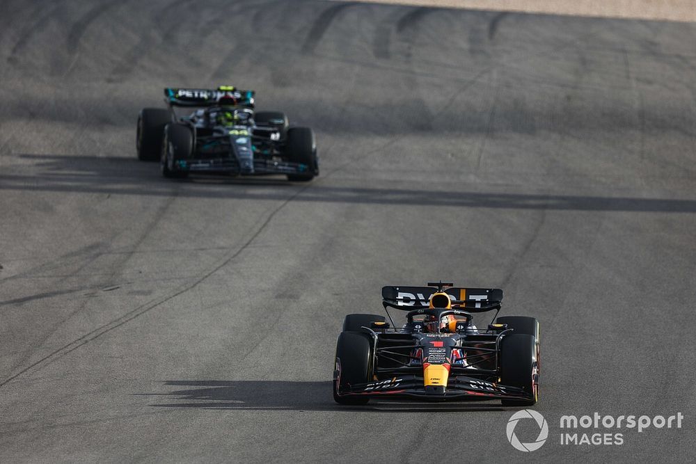 Max Verstappen, Red Bull Racing RB19, Lewis Hamilton, Mercedes F1 W14