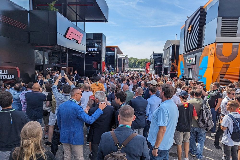 Crowds gather as Italian PM Giorgia Meloni visits the paddock