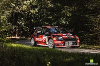 Wr&oacute;blewski goni lidera