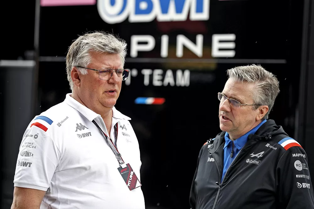 Otmar Szafnauer, director del equipo Alpine F1, Pat Fry