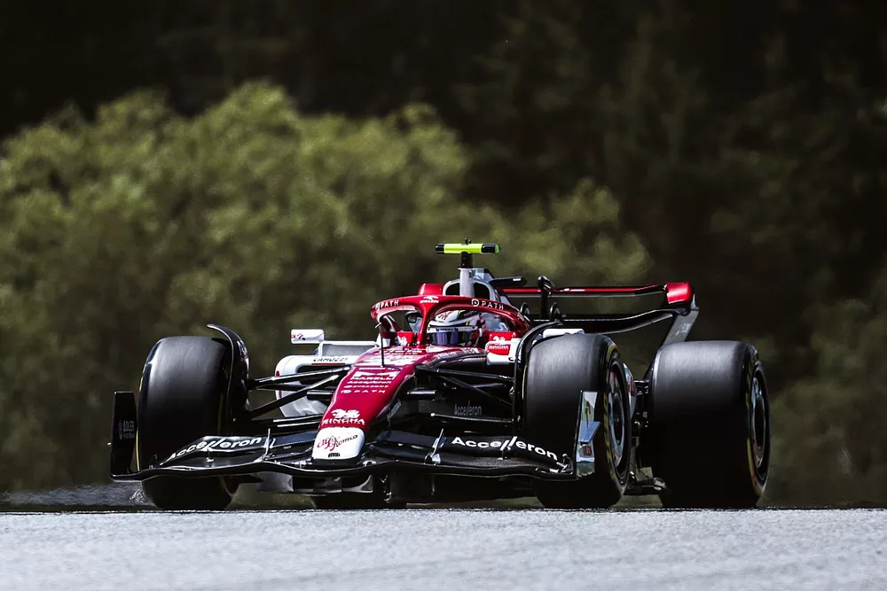 Zhou Guanyu, Alfa Romeo C42