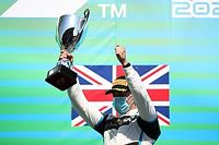 Hughes pokonał nastolatk&oacute;w