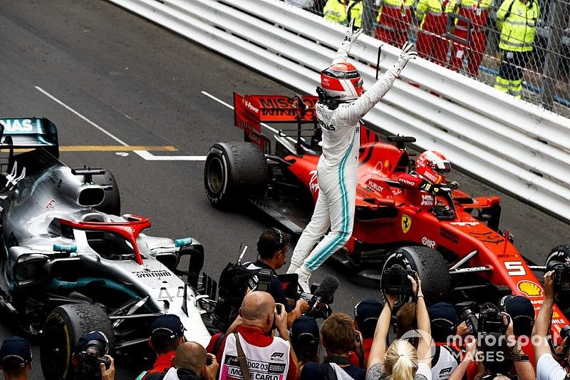 Ganador Lewis Hamilton, Mercedes AMG F1, celebra en Parc Ferme
